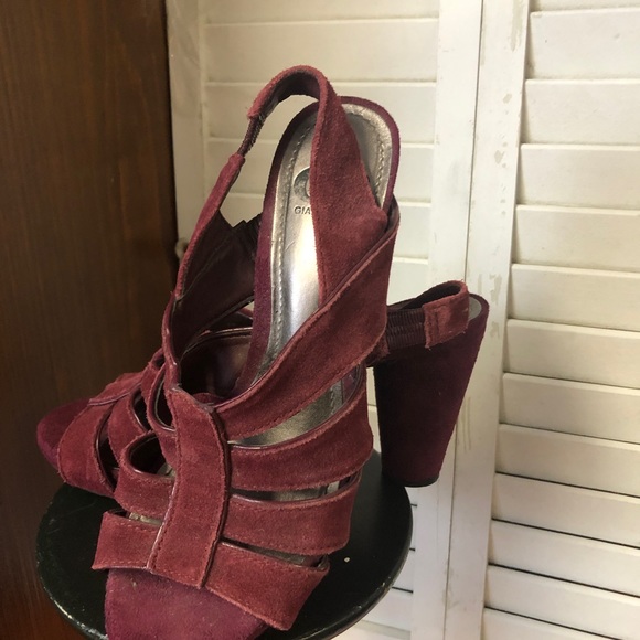 Gianni Bini Raspberry/Wine platform heels sandals peeptoe Size 6 suede - Picture 13 of 15